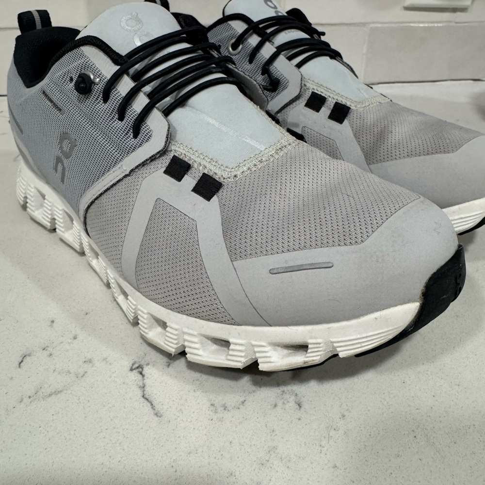 On Cloud Grey and Black Shoes size 7.5 - Picture 10 of 10